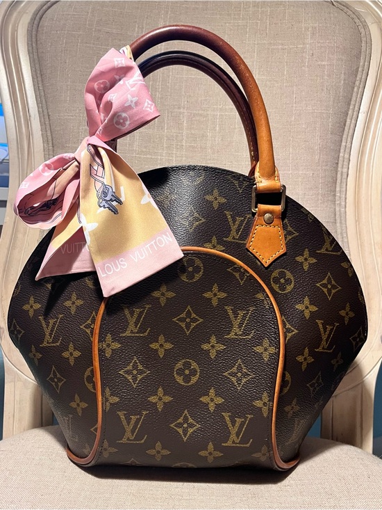 Louis Vuitton Handbags - LV Ellipse PM M10040 timeless design still made today rare vintage in GUC.